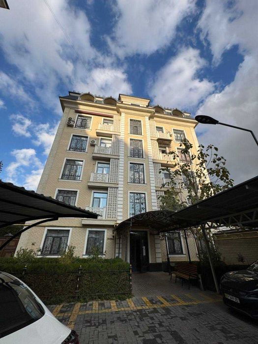 Shahar markazidan 3 xonali sifatli kvartira sotiladi Wihate house TJM