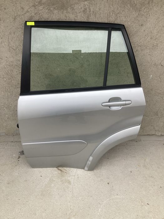 Задна лява врата за тойота рав4/toyota rav4 00-05г