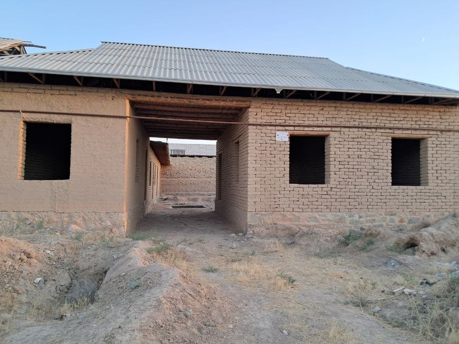 Uy sotiladi  FARXOD savxozda