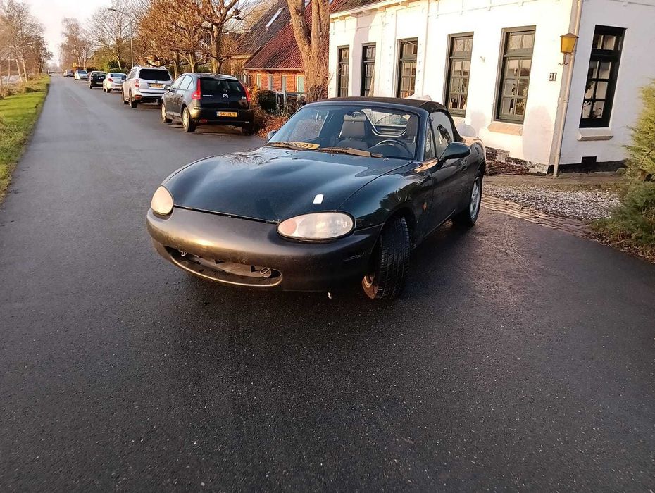 Мазда МХ-5 NB на части .