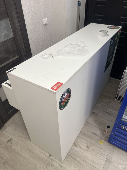 Продается ресепшн для магазина