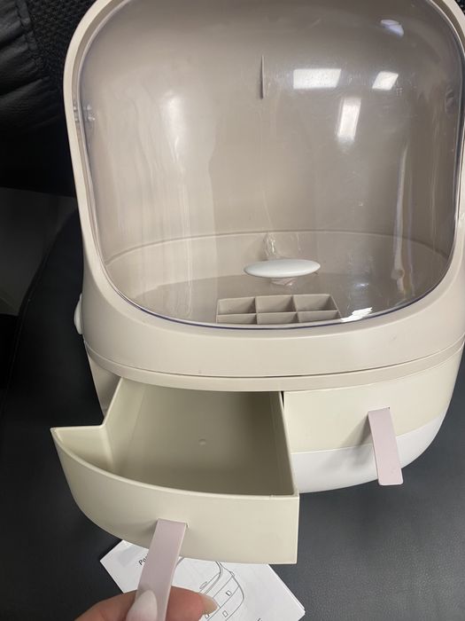 Кутия органайзер с чекмеджета за гримове