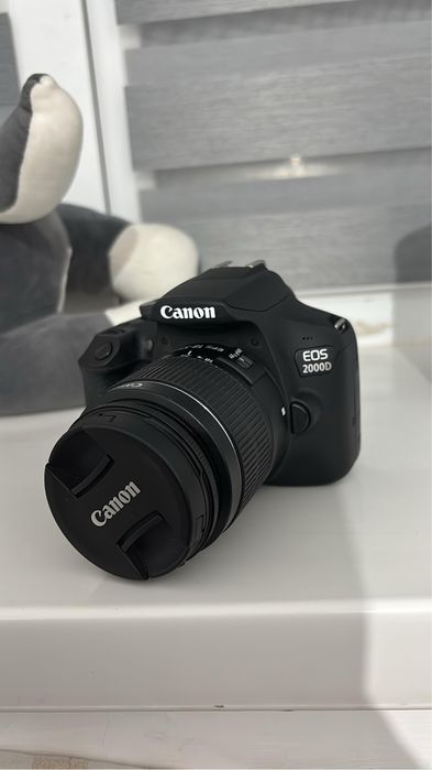 Продам фотокамера Canon EOS 2000D