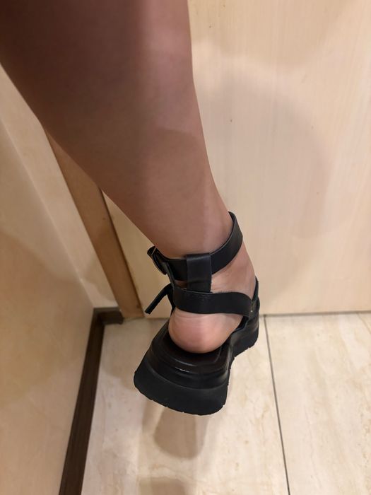 Кожени дамски сандали  40 €