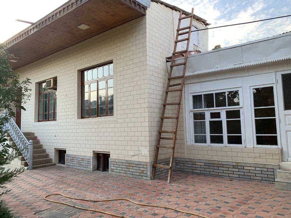 Срочно продаётся дом наземле (ховли) центр города.