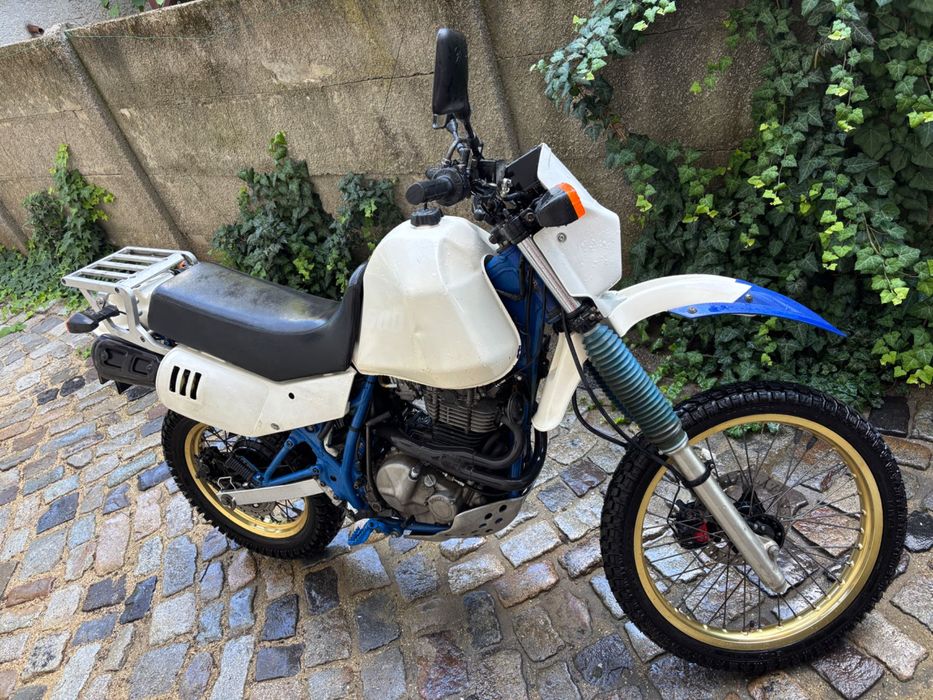 Motocicleta Suzuki DR 600 Dakar