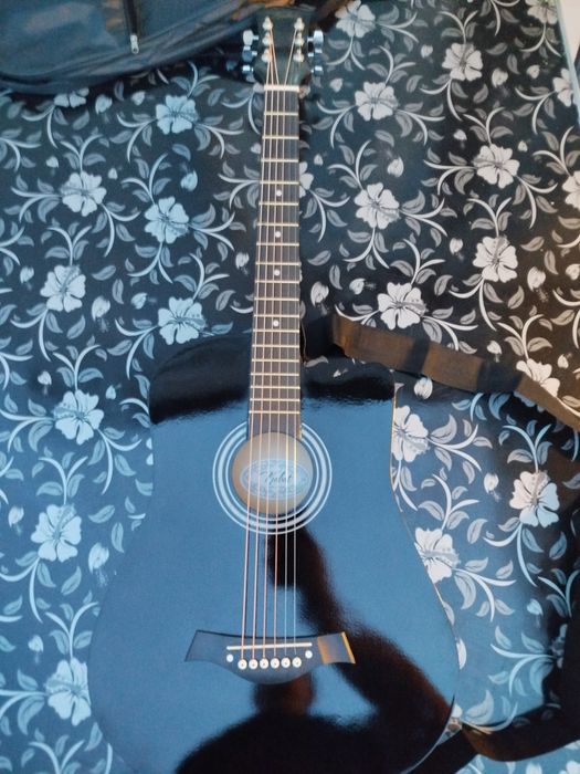 Akustik Gitara Sotiladi