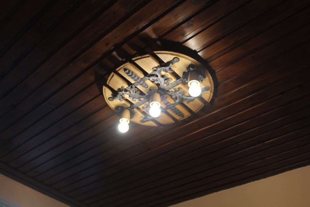 Абажур от дъно на дъбово буре.