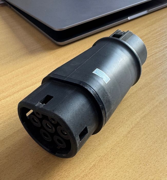 АДАПТЕР ЗА ЗАРЕЖДАНЕ ЕЛЕКТРОМОБИЛ Тип 1 към Тип 2