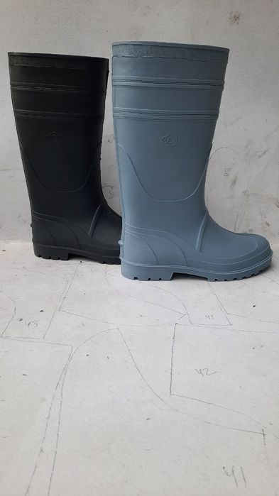 Резиновые сапоги.