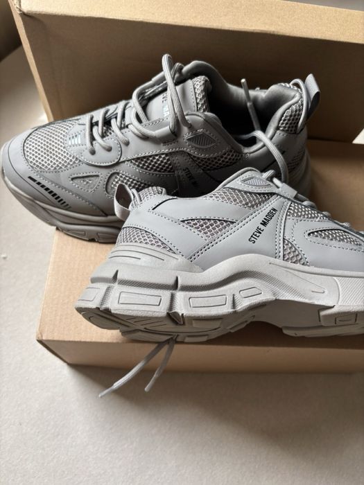 Нови сникърси Steve Madden