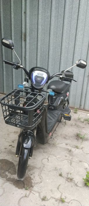 Продаю электроскутер в отл состоянии