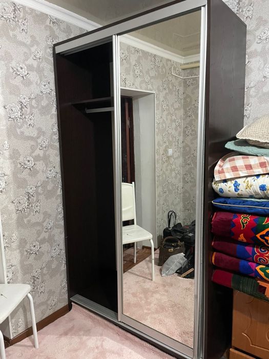 Шкаф с зеркалом (в хорошем качестве)