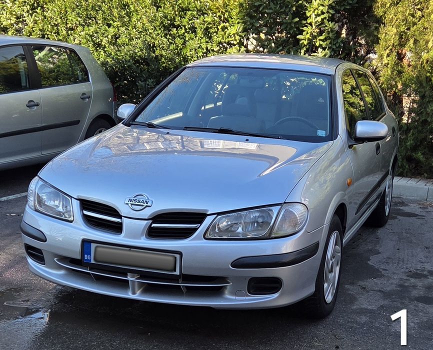 Автомобил NISSAN