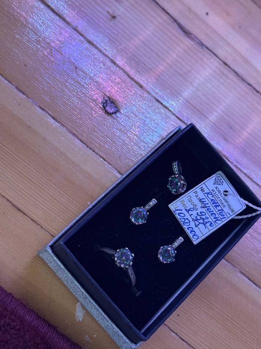 Продаются красивые серьги кольцо и кулон