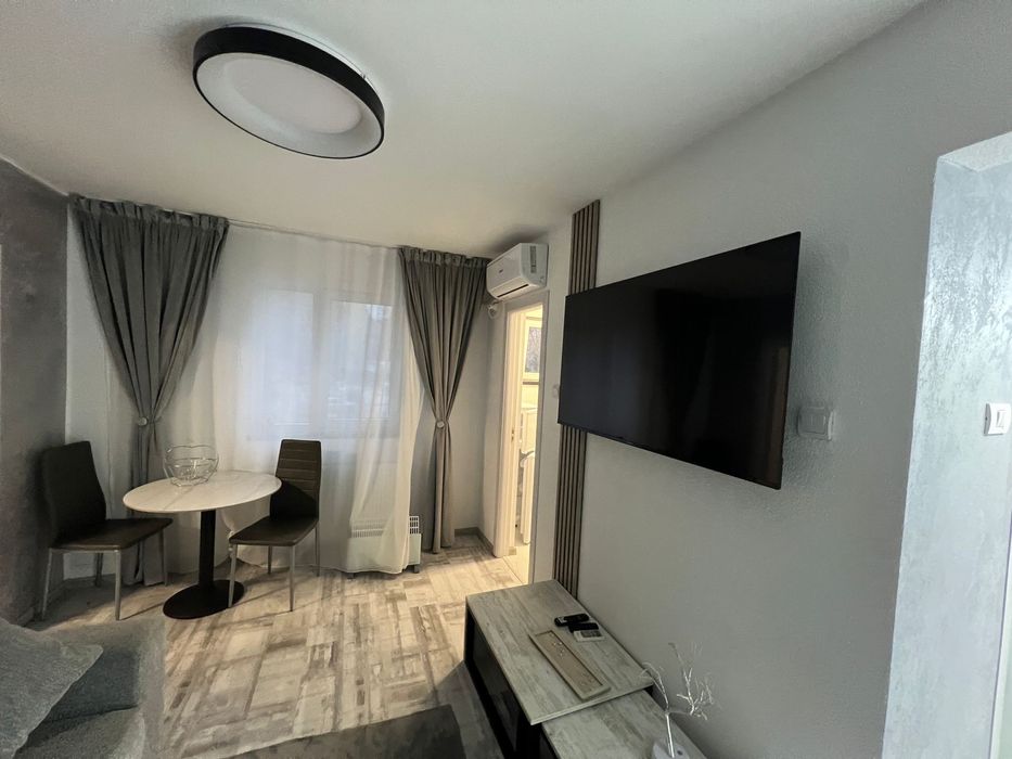 Inchiriez apartament zona Campus