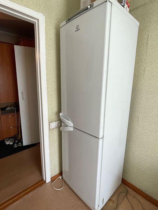 Холодильник Indesit