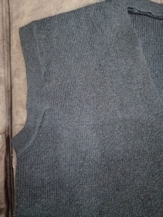 Безрукавка женская шерстяная чёрная