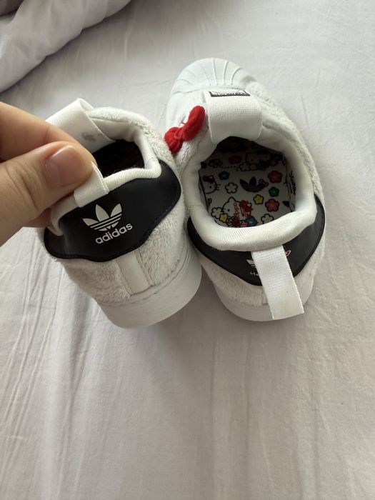 Оригинал Adidas кроссовки на девочку! 27 размер!