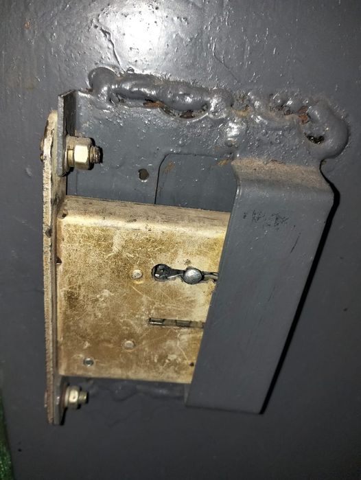 Сейф металлический