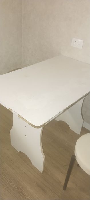 Стол кухонный хорошем состоянии