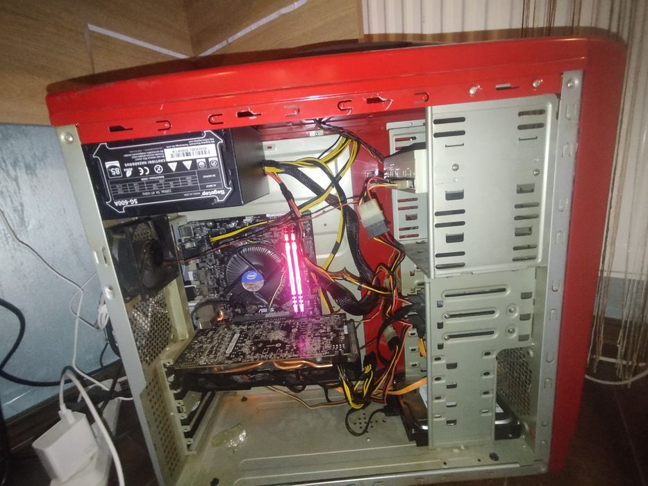 Vând unitate PC gaming