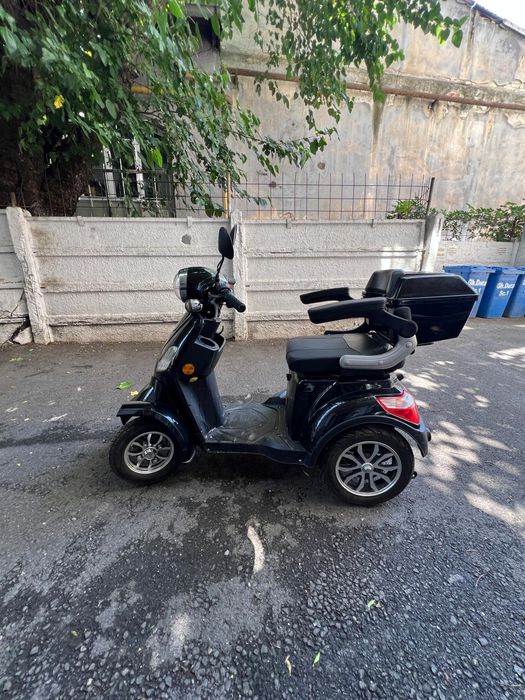 Scuter electruc pentru persoane cu dizabilitați