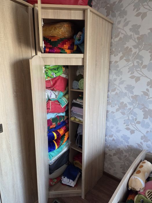 Продам угловой шкаф