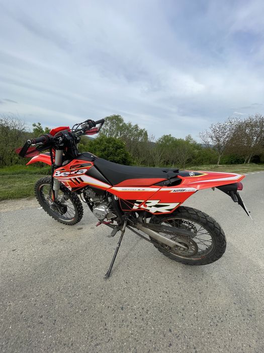 Vând Beta 125 RR