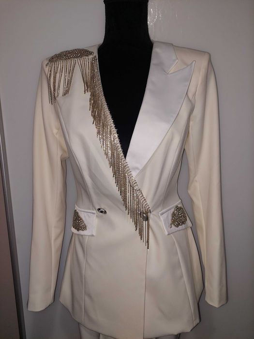 Compleu alb /costum sacou franjuri pietre,pantaloni talie inalta BBY