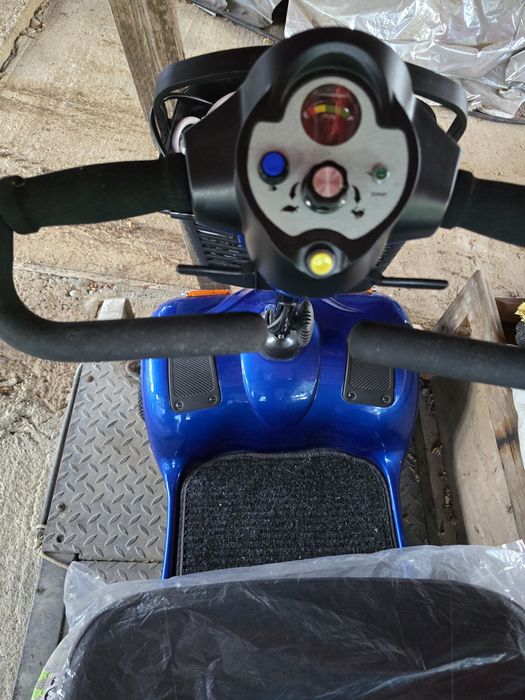 Scooter/scuter/cărucior electric Bătrâni,pers. Dizabilități