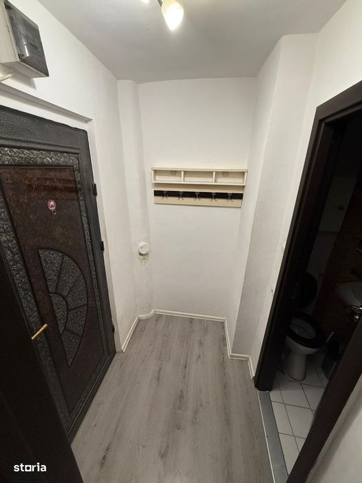 Proprietar vând garsonieră cu balcon