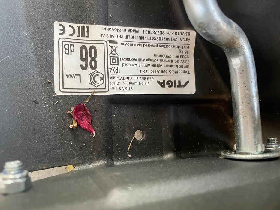 masina de tuns gazon pe acumulator