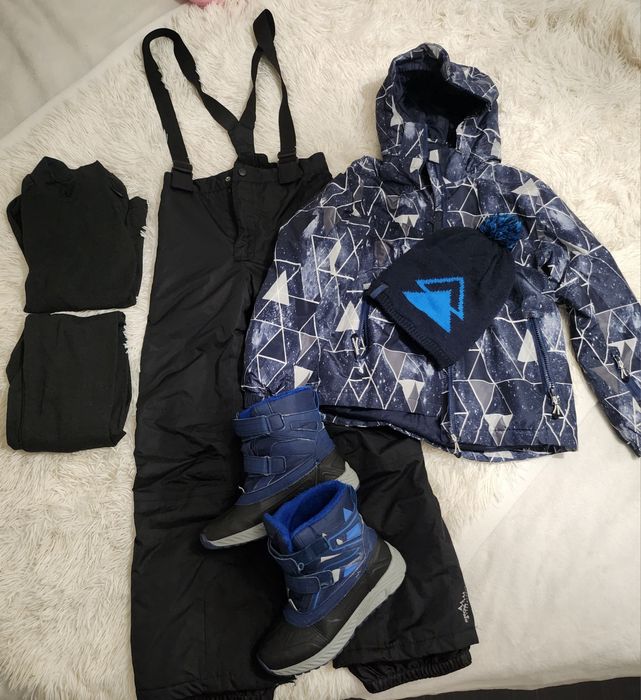 Детски ски екип + ботуши, шапка,  термо блуза и клин