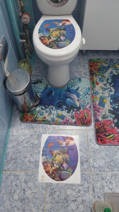 Наклейка на крышку унитаза