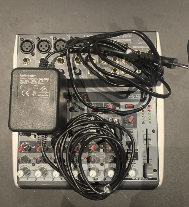 Behringer XENYX Q1202USB Микшер Mixer