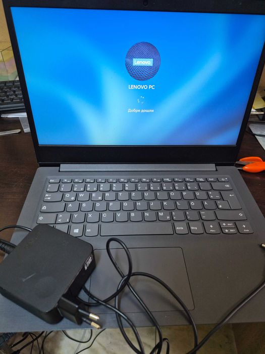 Лаптоп Lenovo V14 ADA RAM 4GB DDR4 256 SSD AMD Ryzen 5 3500U  Проблем.