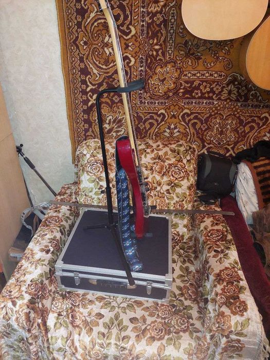 продам стойку для гитары с держателем грифа