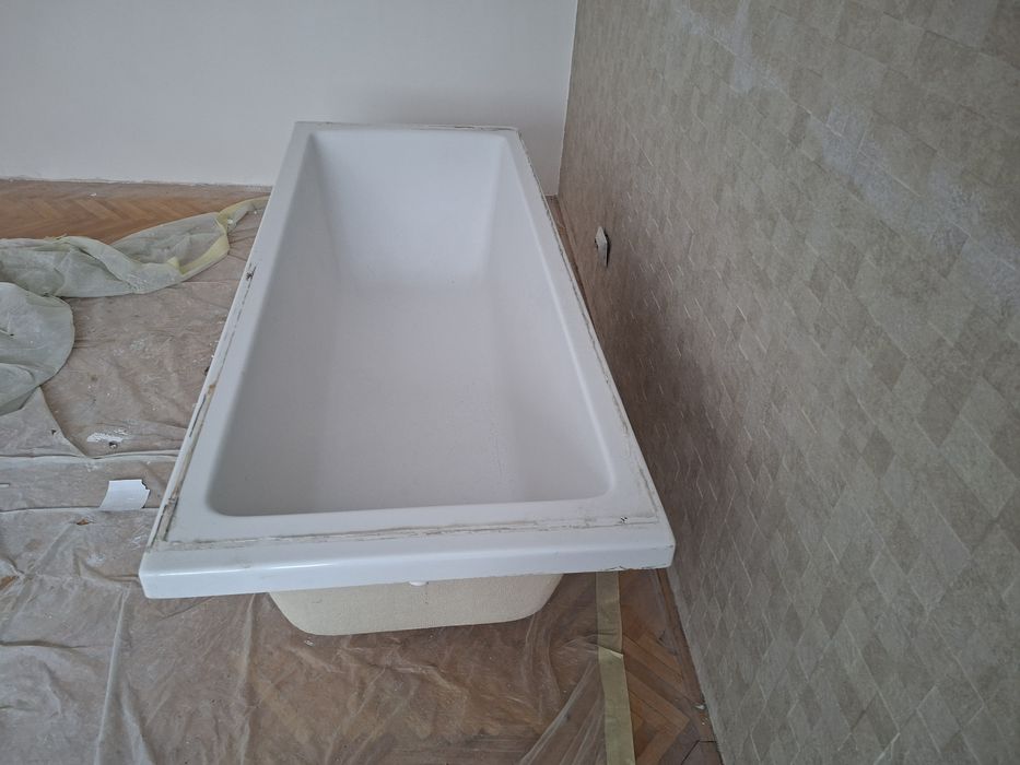 Super oferta. Vand cadă. Gratis geam protecție