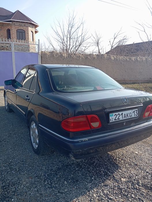 На продаже Мерседес W210 E200