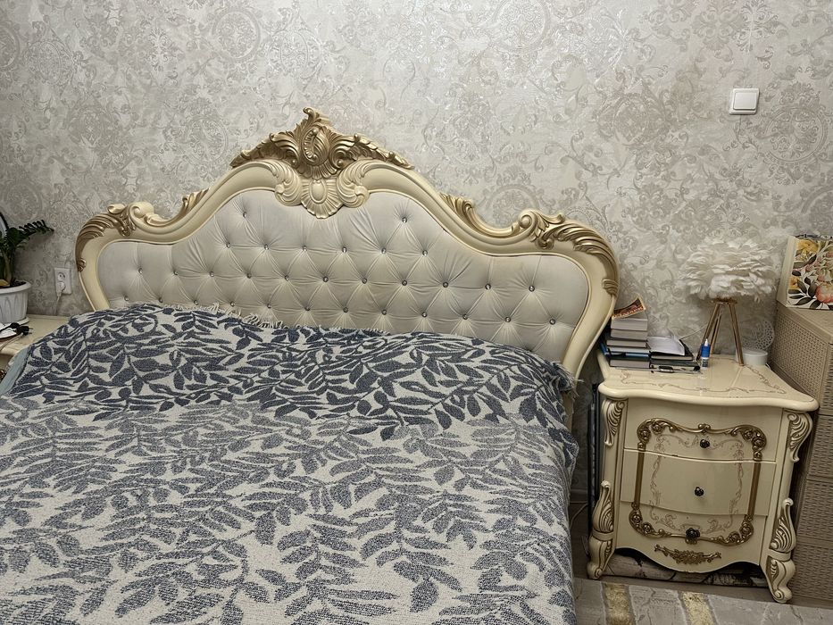 Продам спальный гарнитур