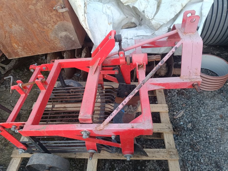 Vând Disc și Mașină de scos cartofi