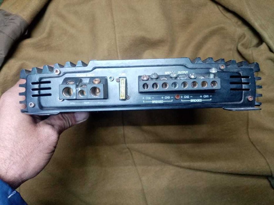 Продам сабвуфер с усилителем