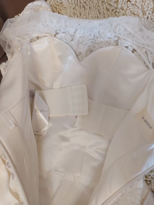 Свадебное платье с шлейфом