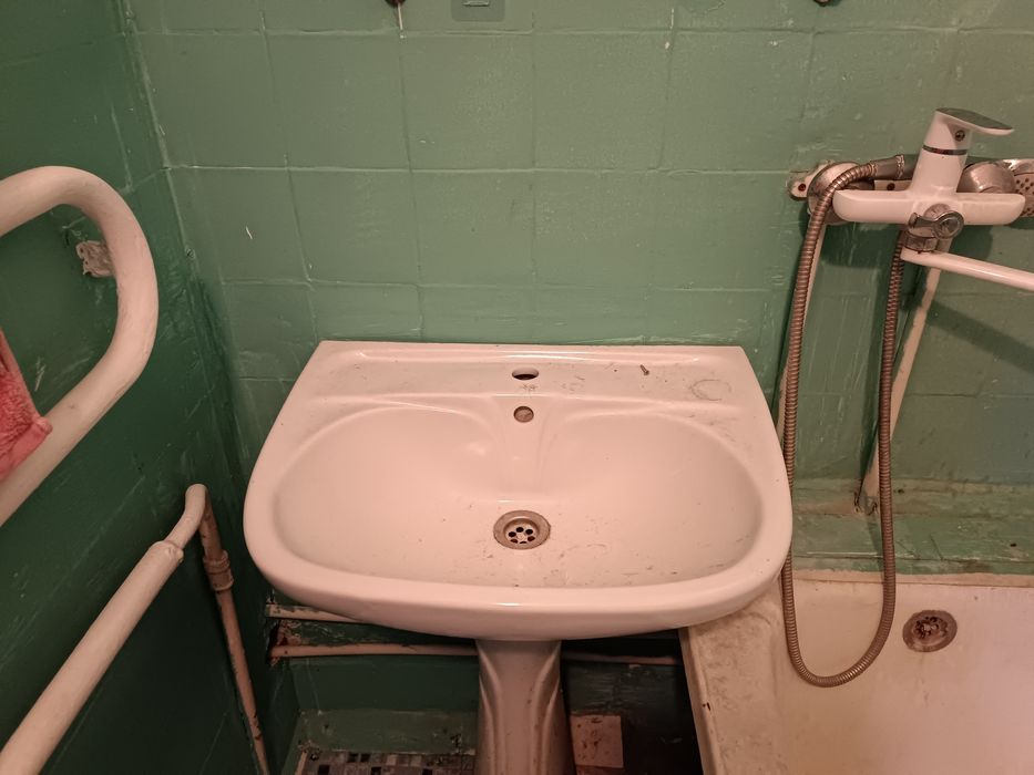 Бой плитки со штукатуркой