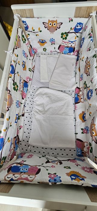 Patut din lemn pentru bebelusi, cu saltea, protecții si lenjerie 140x7