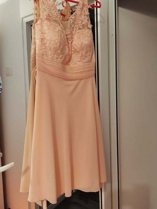 Rochie noua, fără eticheta.