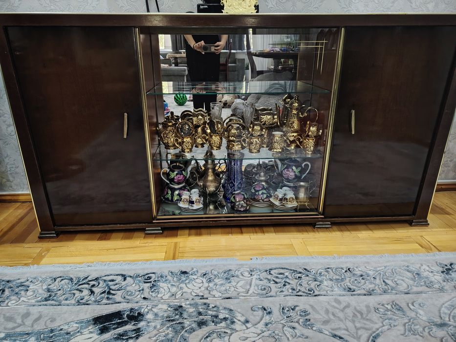 Продаётся сервант