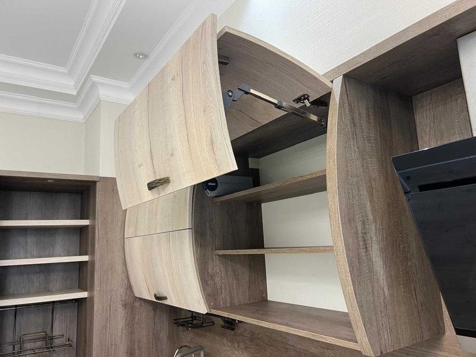 Б/у кухонный гарнитур (Egger, Hettich, Blum)