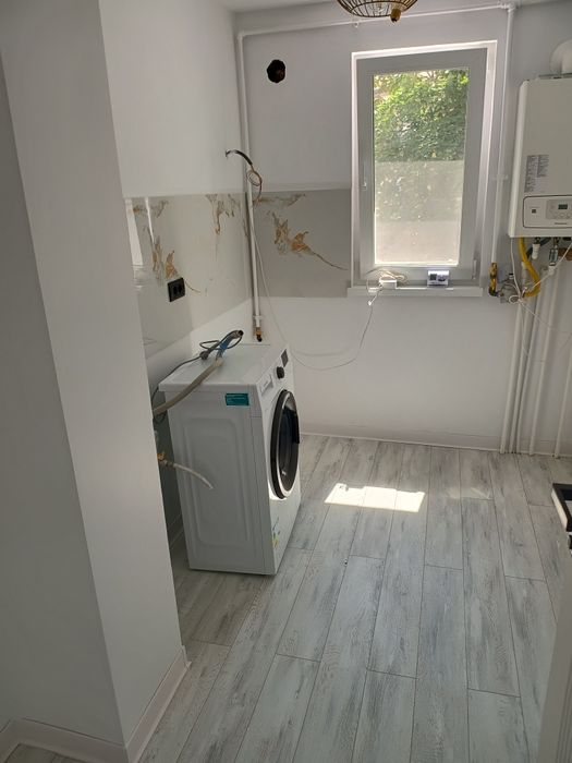 Vând apartament 4 camere